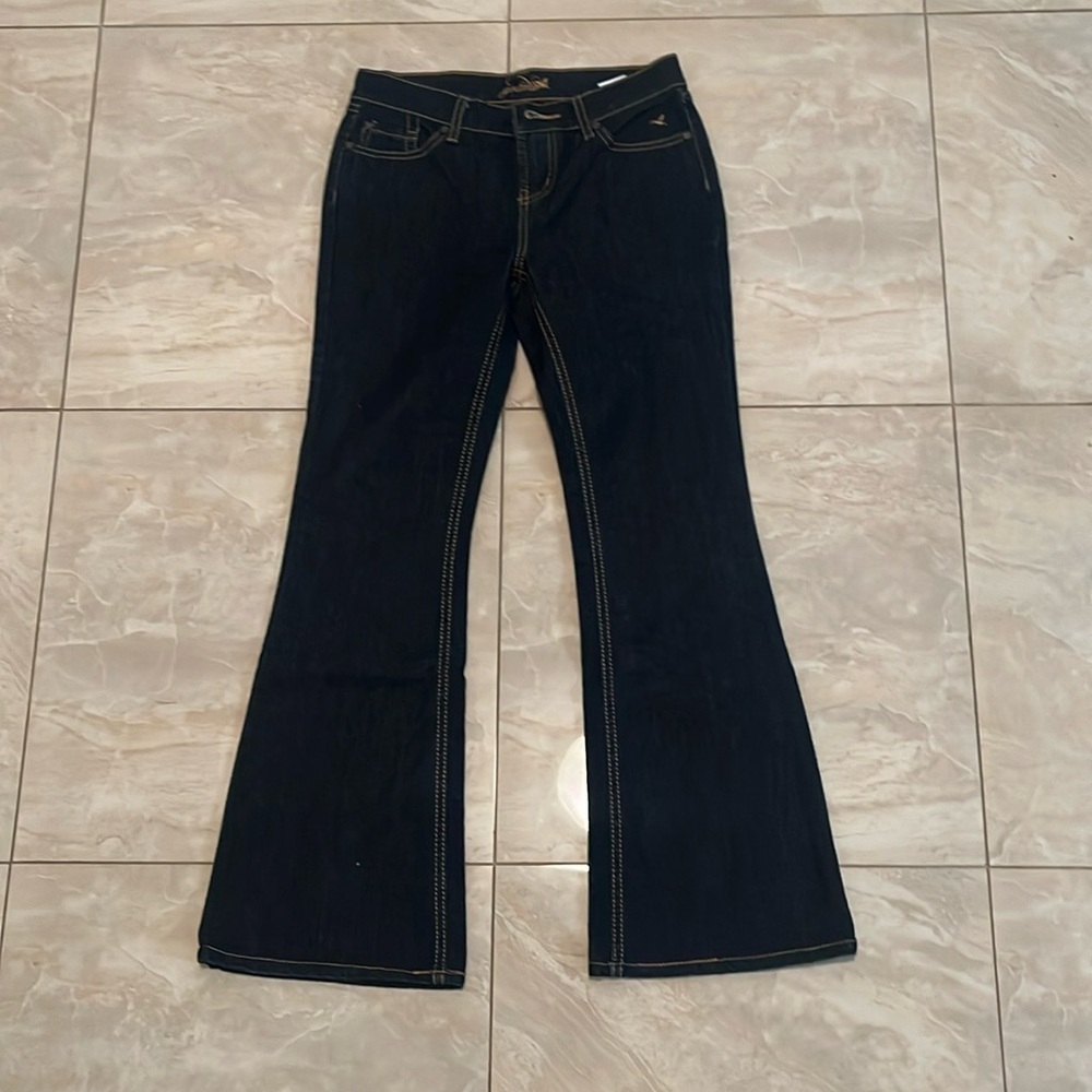 Low-rise flared jeans